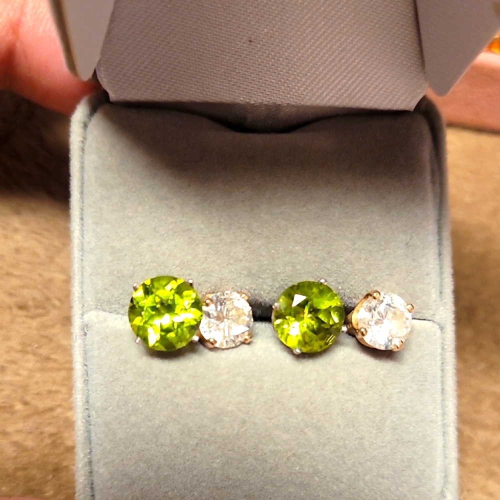 14k 2 Carat Each Green Peridot Stud Earrings